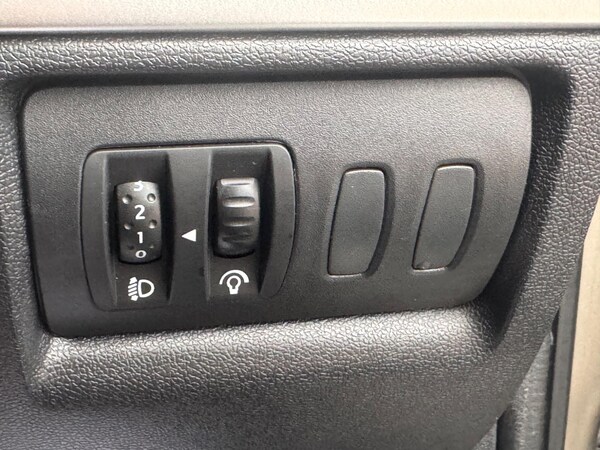 Used Renault Clio 2011 for sale - 76166766: Photo 26