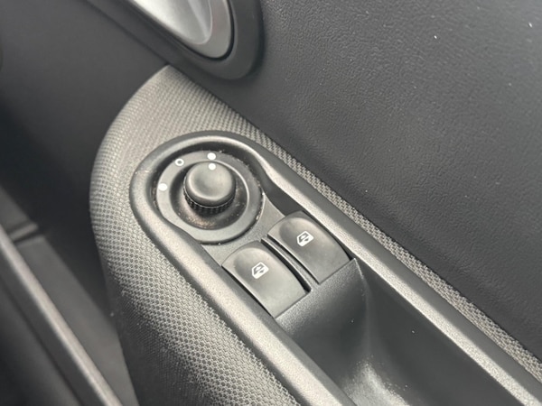 Used Renault Clio 2011 for sale - 76166766: Photo 27