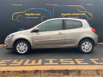 Used Renault Clio 2011 for sale - 76166766: Photo 2