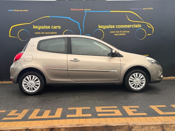 Used Renault Clio 2011 for sale - 76166766: Photo 8
