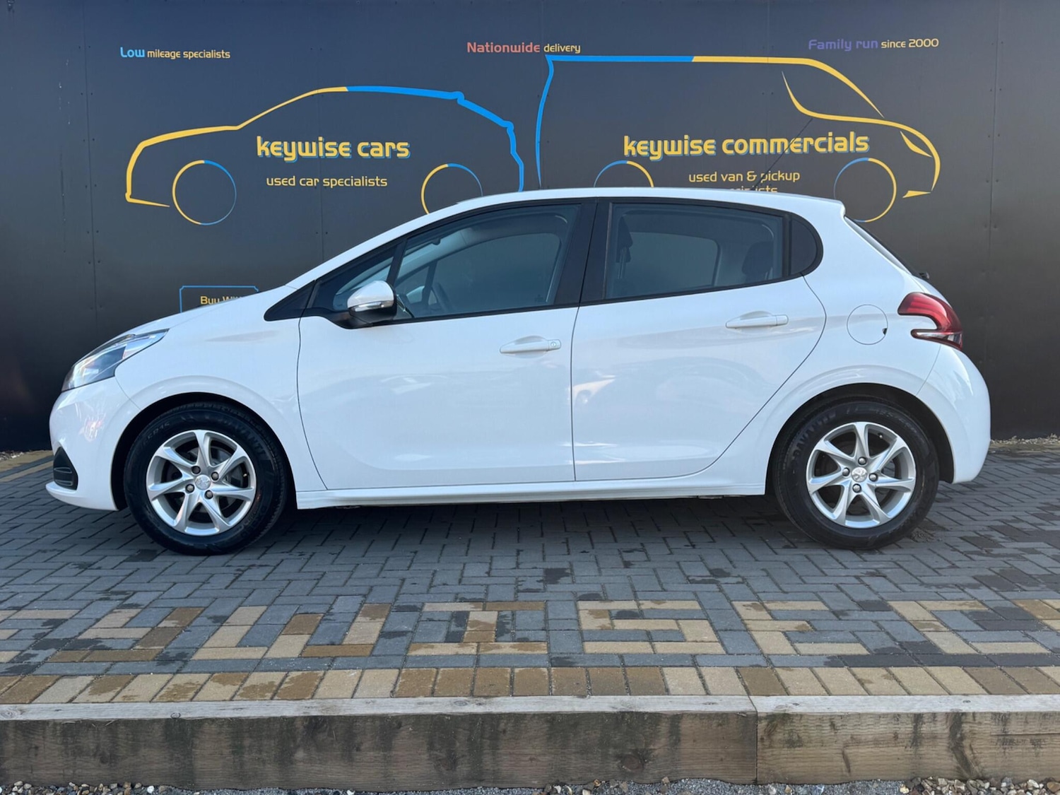 Used Peugeot 208 2016 for sale - 77658090: Photo 2