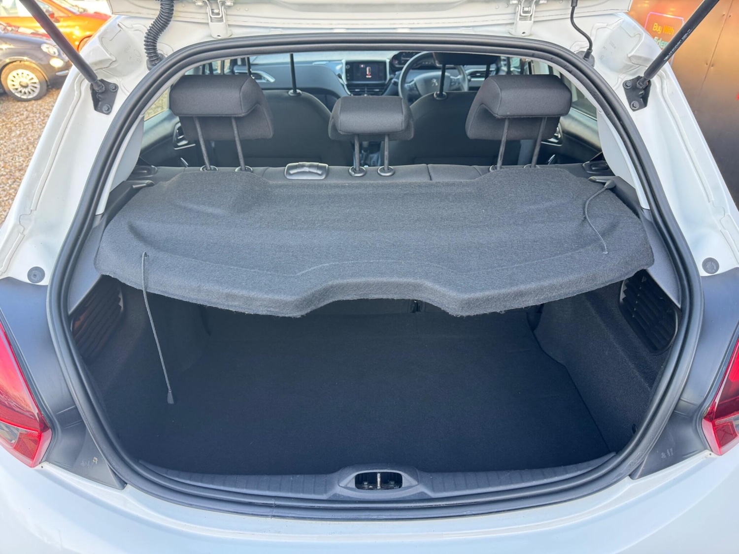 Used Peugeot 208 2016 for sale - 77658090: Photo 26