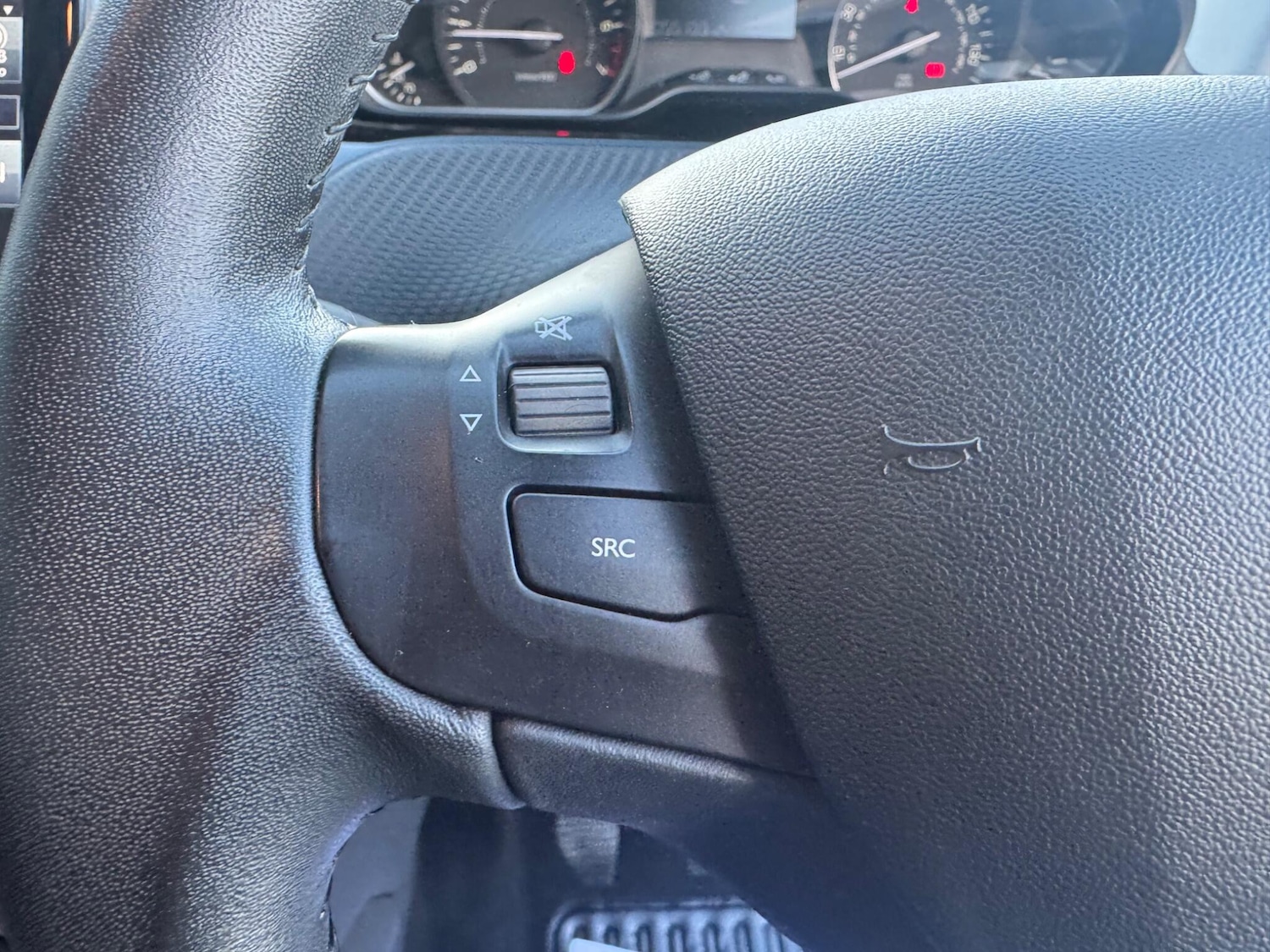 Used Peugeot 208 2016 for sale - 77658090: Photo 28