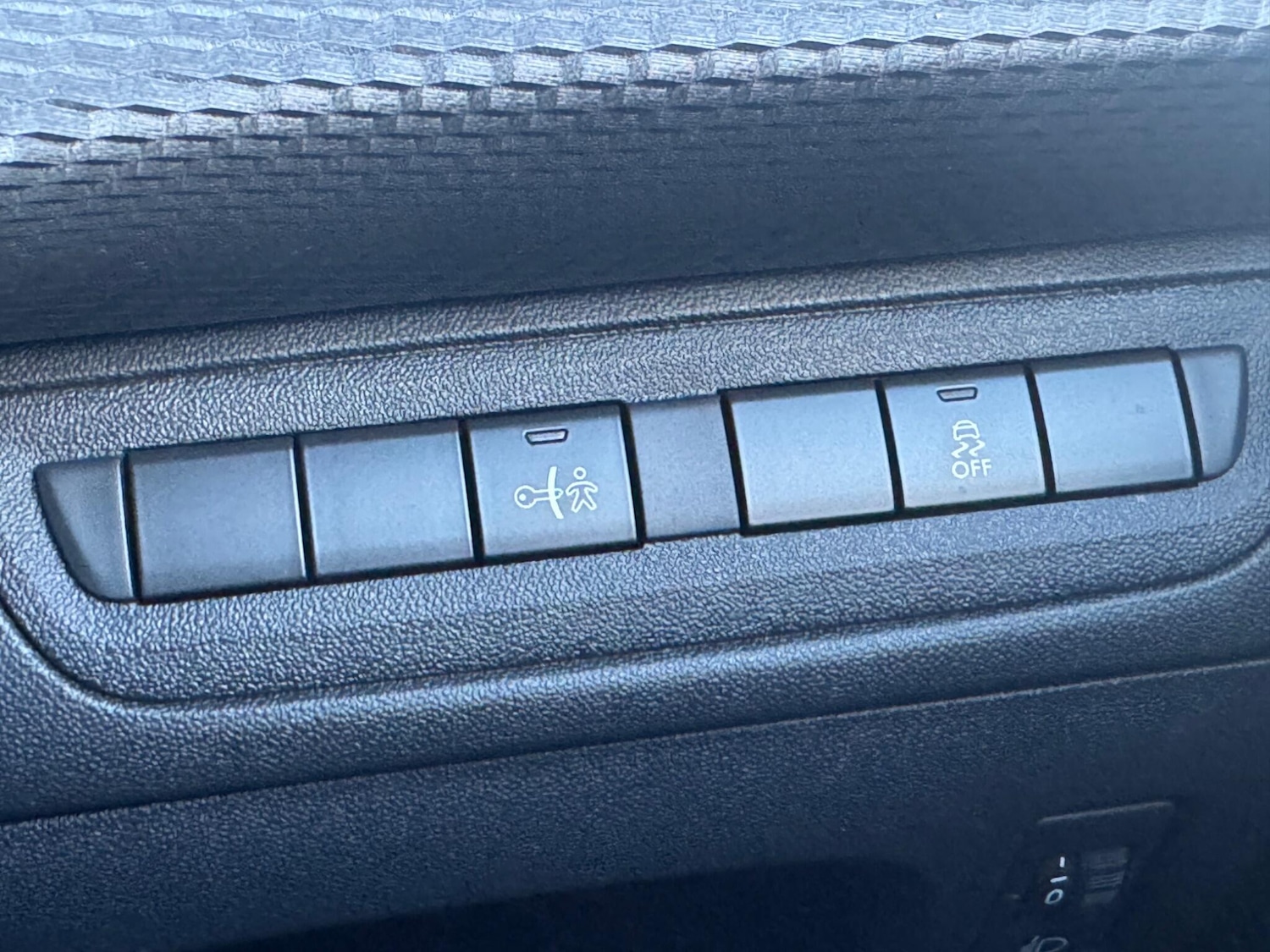 Used Peugeot 208 2016 for sale - 77658090: Photo 35