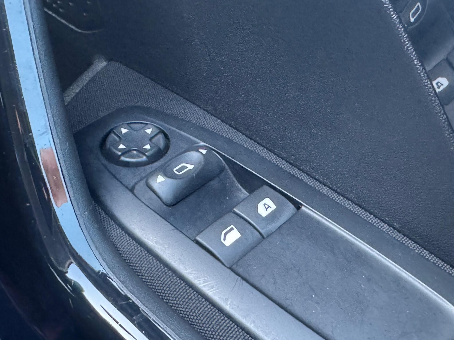 Used Peugeot 208 2016 for sale - 77658090: Photo 36