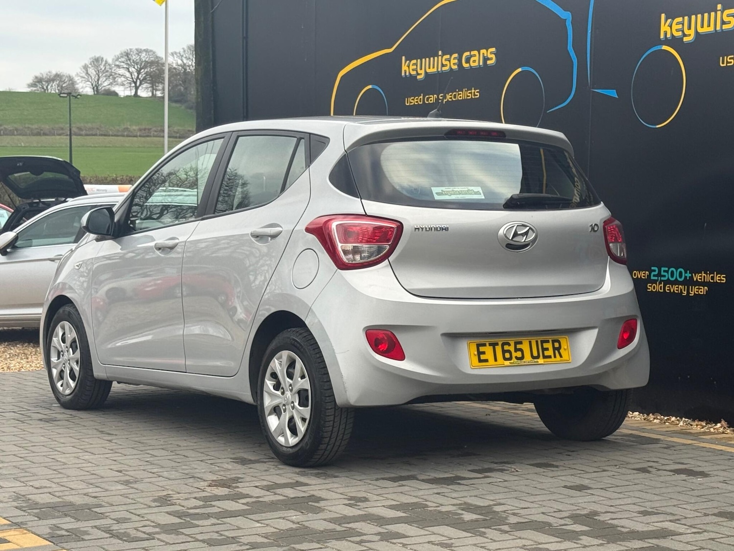 Used Hyundai i10 2016 for sale - 77737633: Photo 3