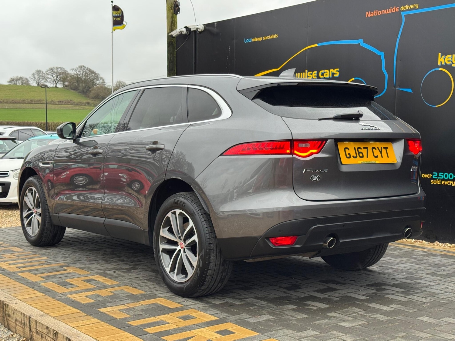 Used Jaguar F-Pace 2017 for sale - 77410970: Photo 2