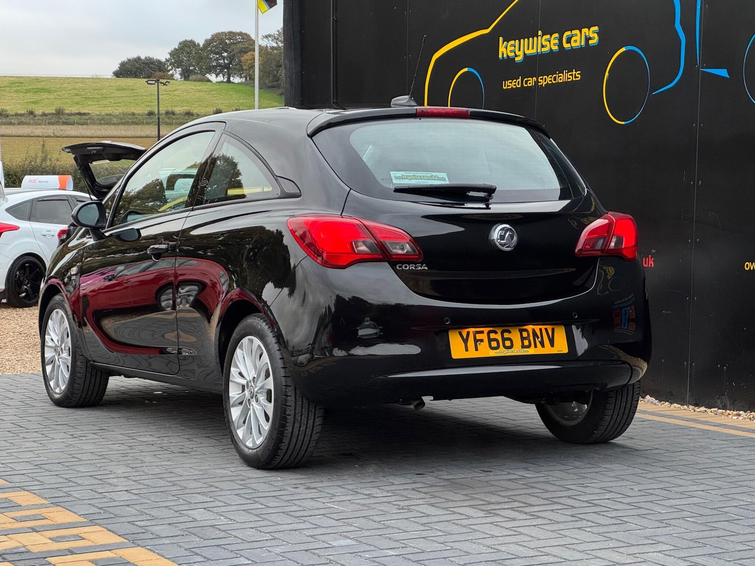 Used Vauxhall Corsa 2016 for sale - 76259956: Photo 3