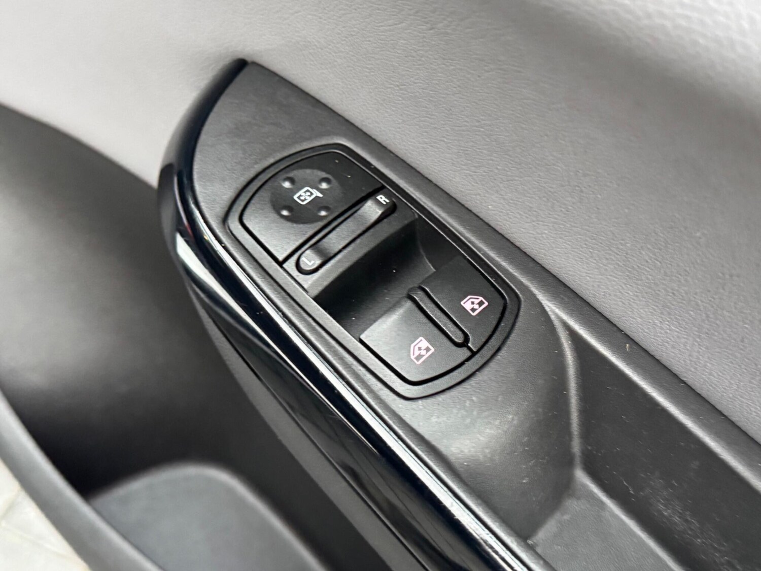 Used Vauxhall Corsa 2016 for sale - 76259956: Photo 34