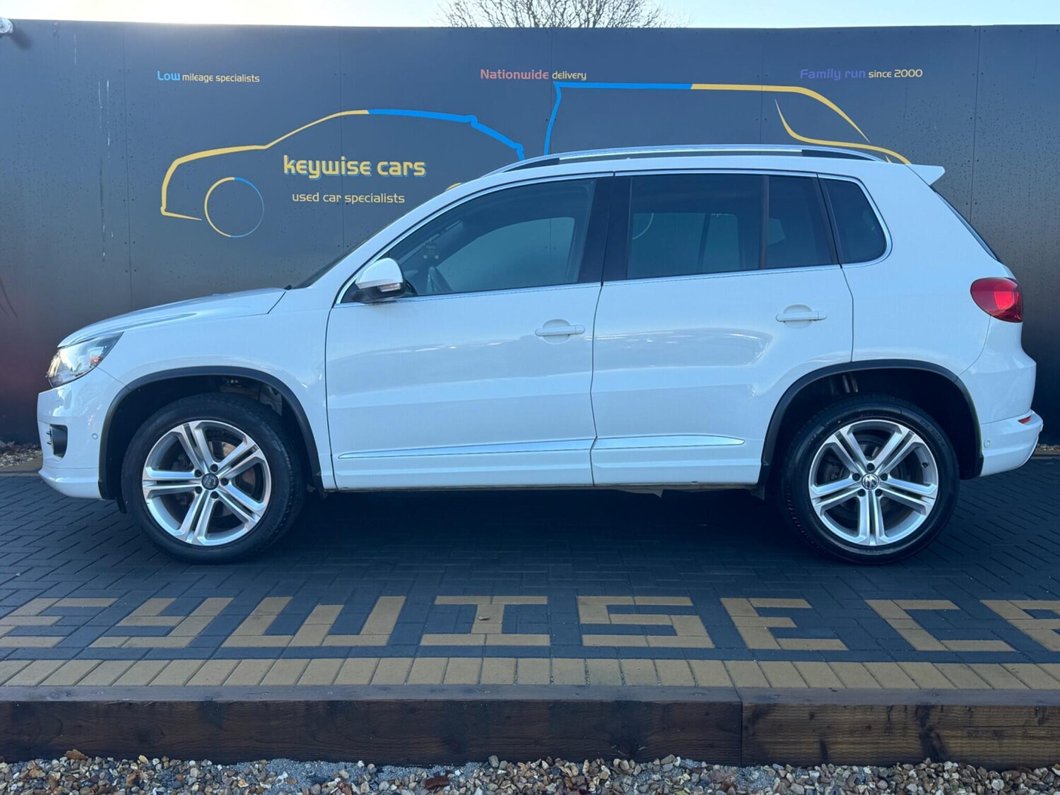 Used Volkswagen Tiguan 2015 for sale - 76918703: Photo 2