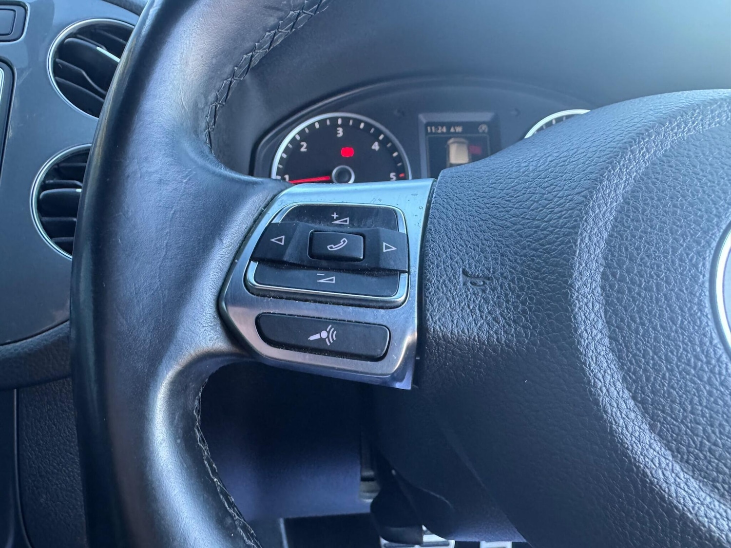 Used Volkswagen Tiguan 2015 for sale - 76918703: Photo 28