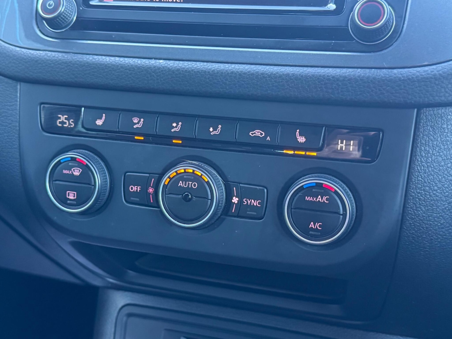 Used Volkswagen Tiguan 2015 for sale - 76918703: Photo 33