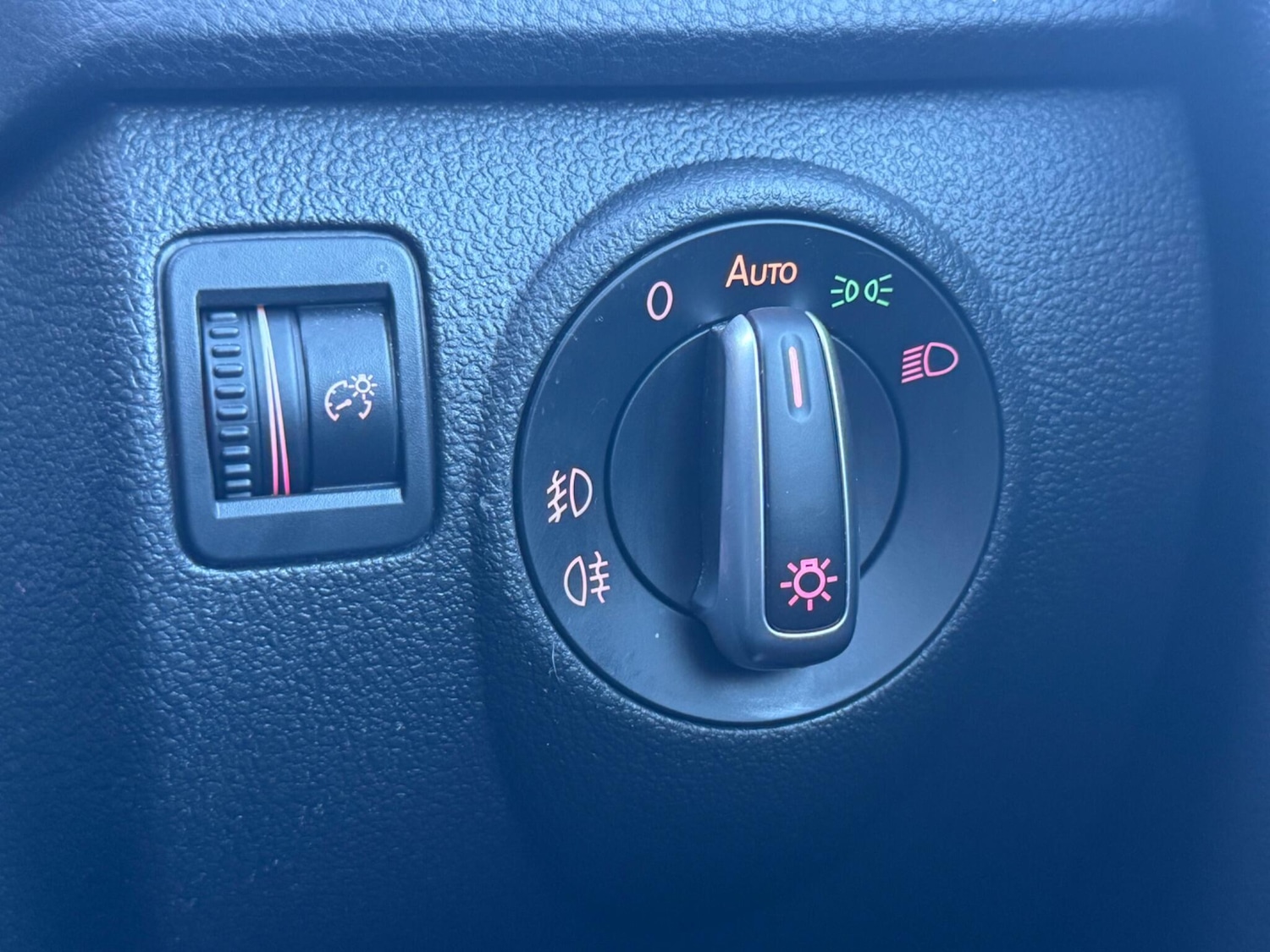 Used Volkswagen Tiguan 2015 for sale - 76918703: Photo 36