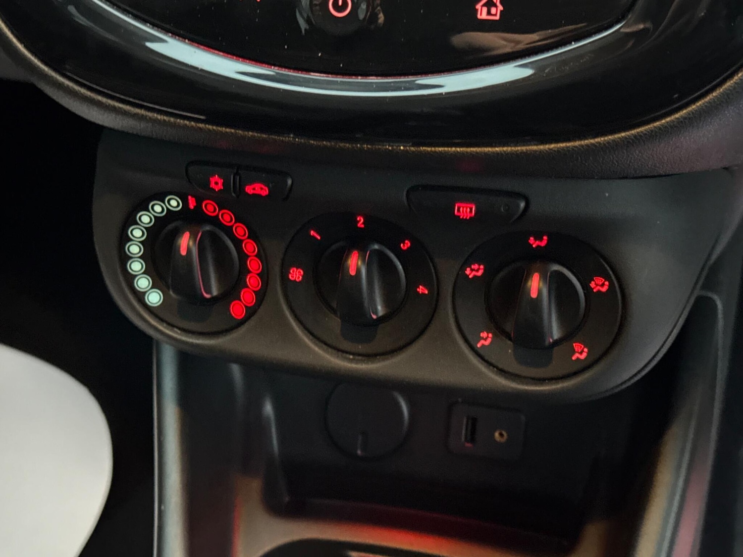 Used Vauxhall Corsa 2016 for sale - 77039971: Photo 31