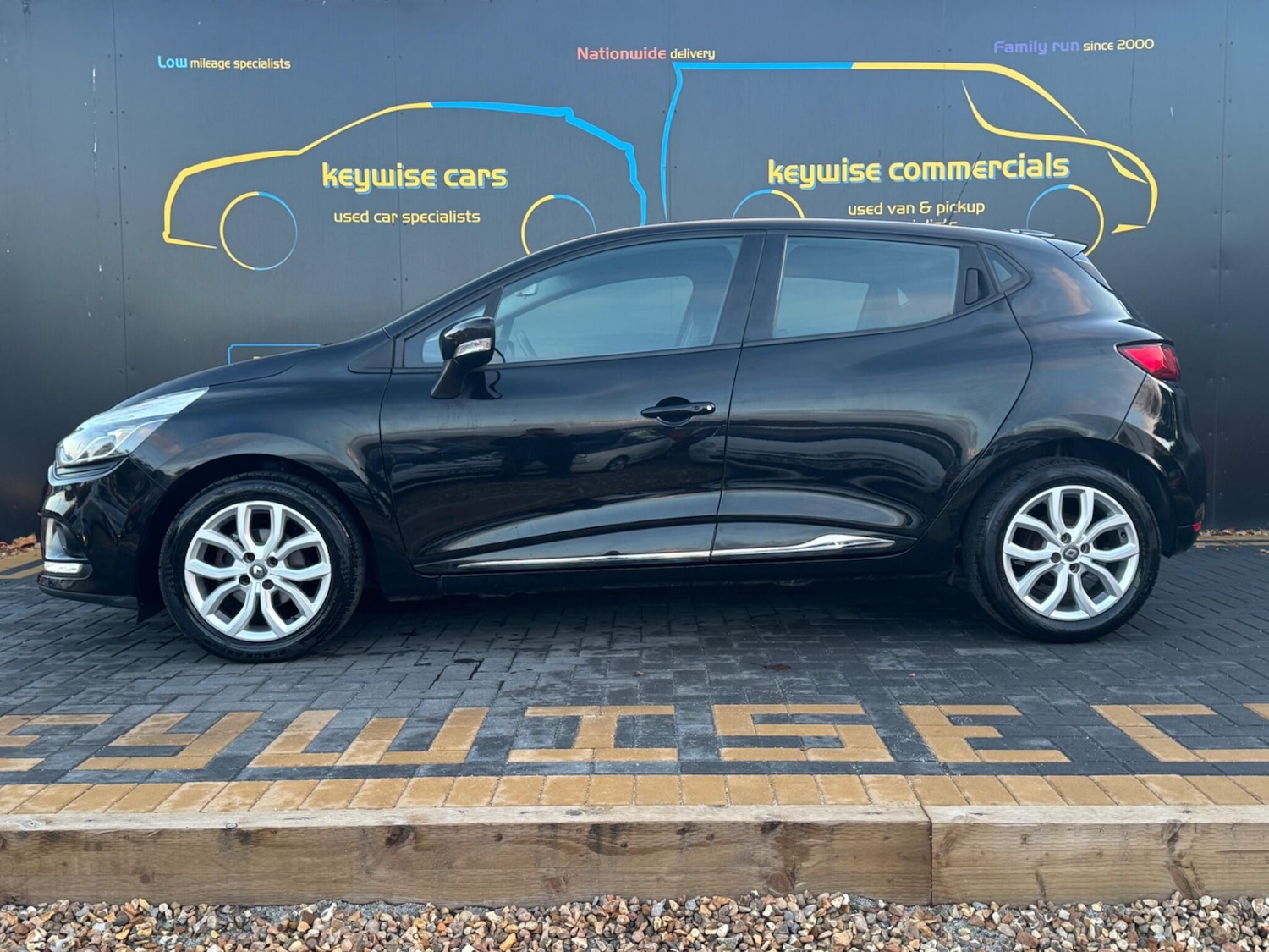 Used Renault Clio 2017 for sale - 76992706: Photo 2