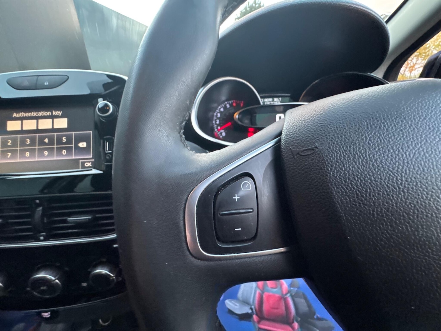 Used Renault Clio 2017 for sale - 76992706: Photo 26