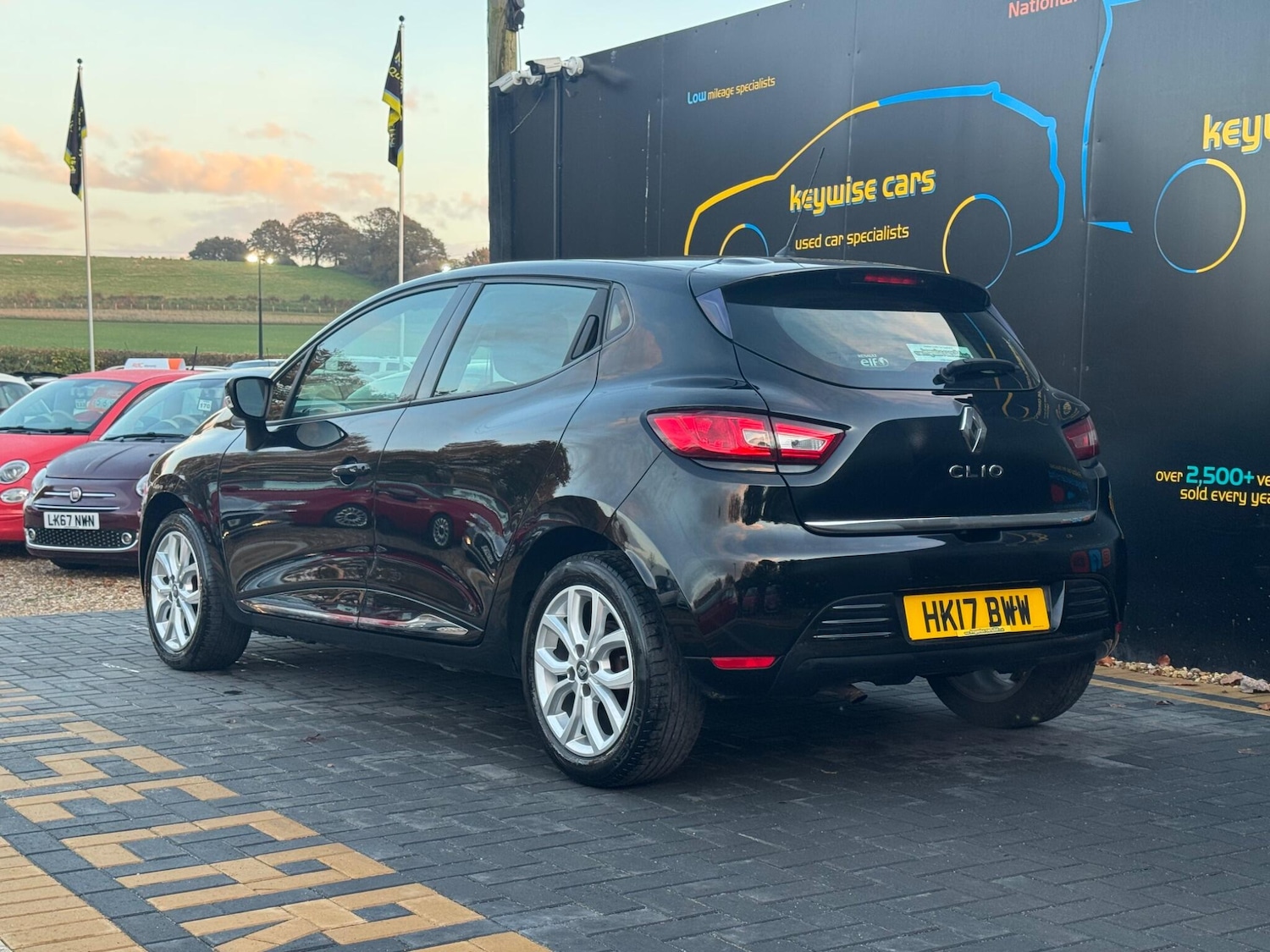 Used Renault Clio 2017 for sale - 76992706: Photo 3