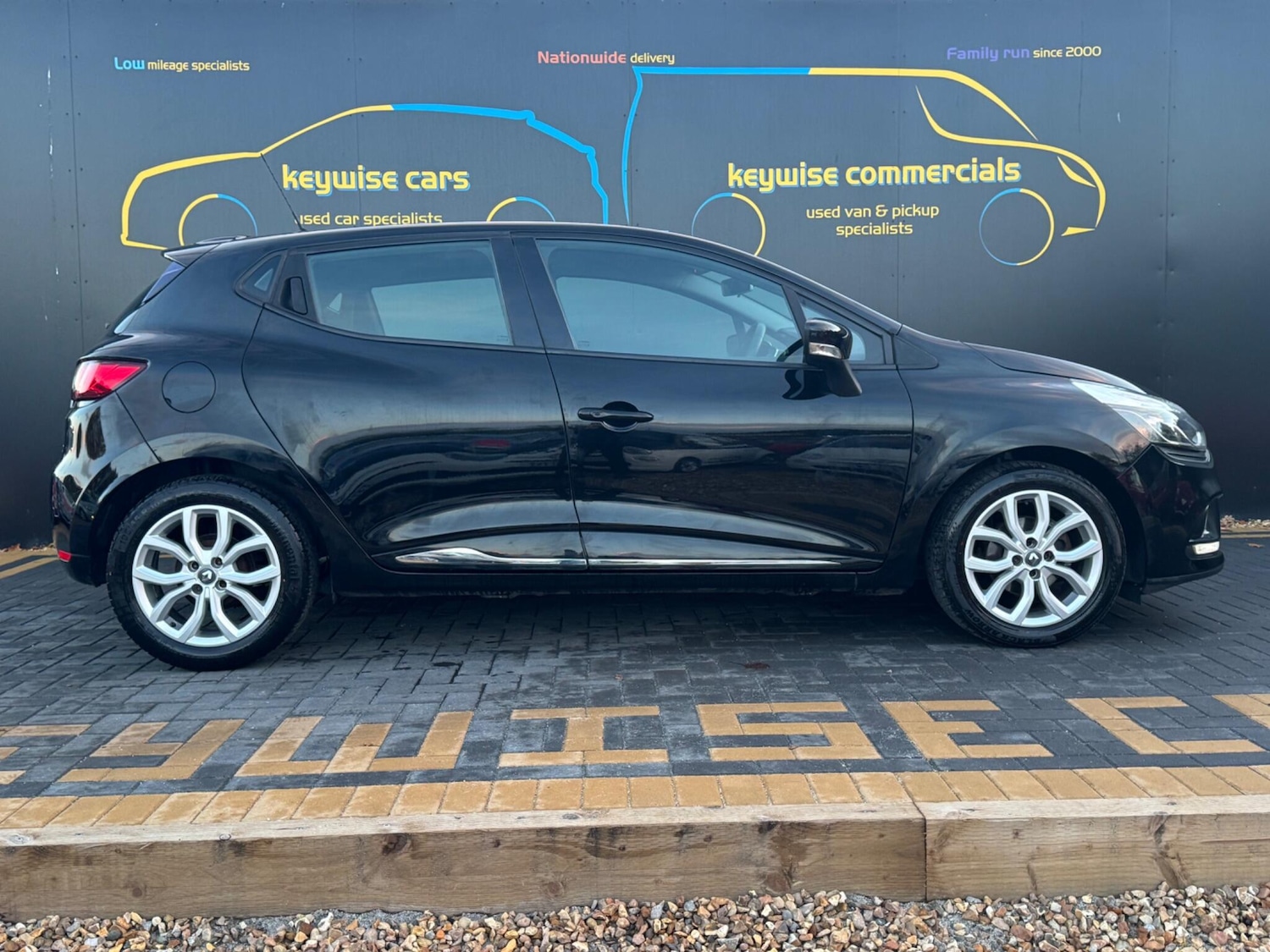 Used Renault Clio 2017 for sale - 76992706: Photo 6