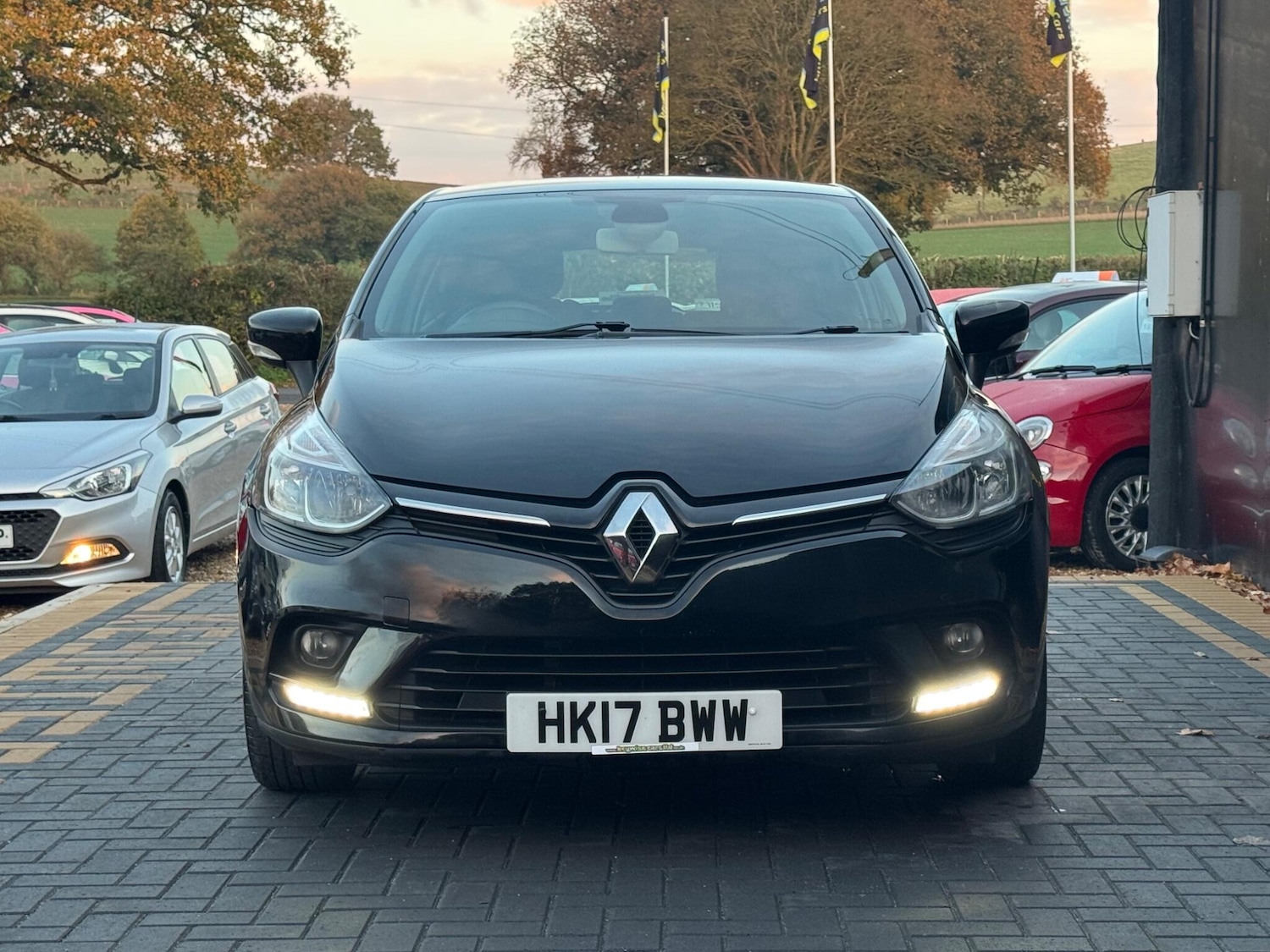 Used Renault Clio 2017 for sale - 76992706: Photo 8