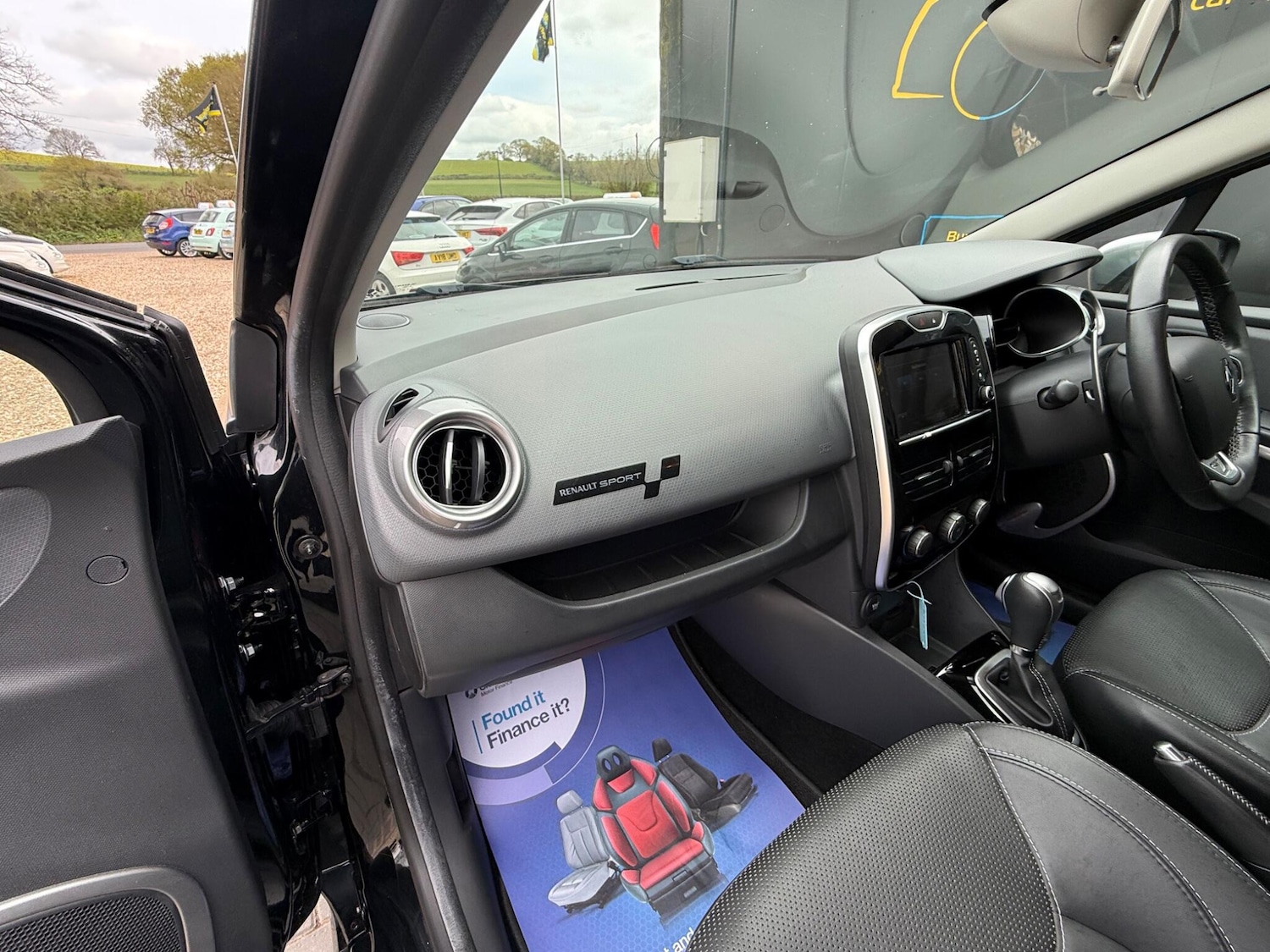 Used Renault Clio 2015 for sale - 78205196: Photo 23