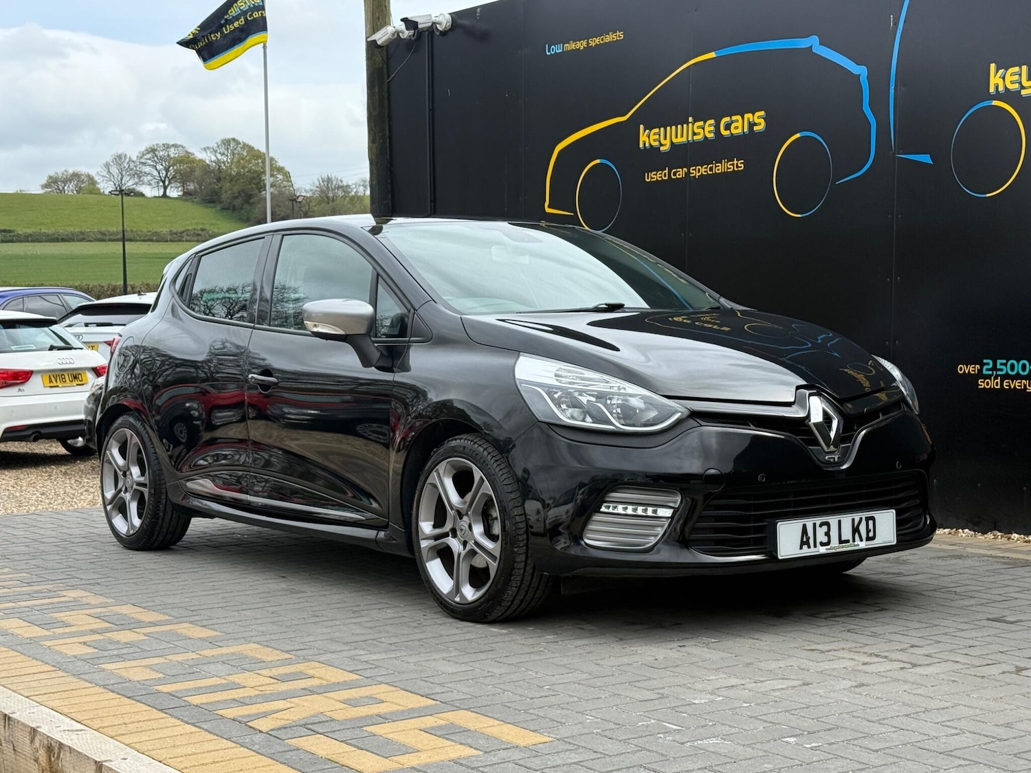 Used Renault Clio 2015 for sale - 78205196: Photo 9