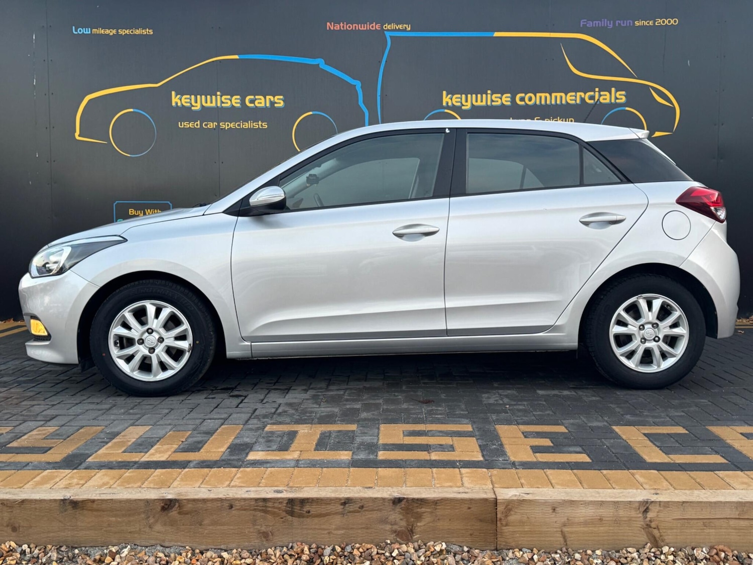 Used Hyundai i20 2017 for sale - 76499083: Photo 2