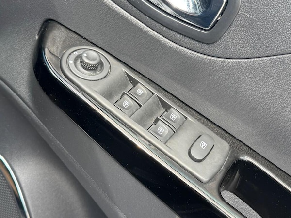 Used Renault Captur 2017 for sale - 76214455: Photo 38