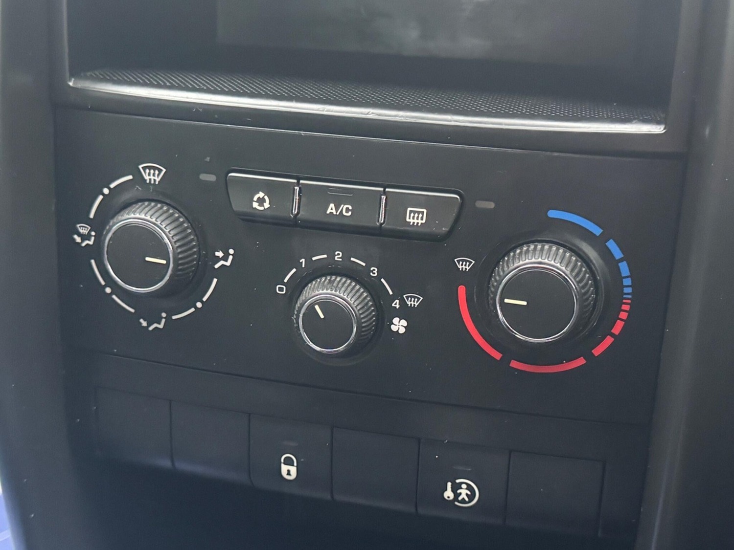 Used Peugeot 207 2009 for sale - 77267705: Photo 30