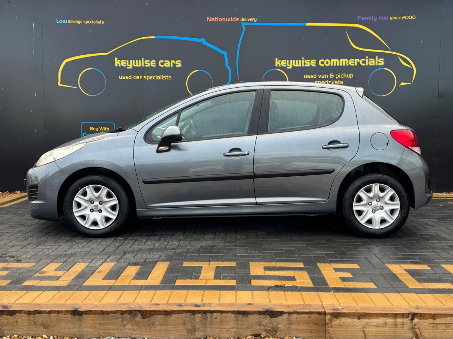 Used Peugeot 207 2010 for sale - 76620533: Photo 2