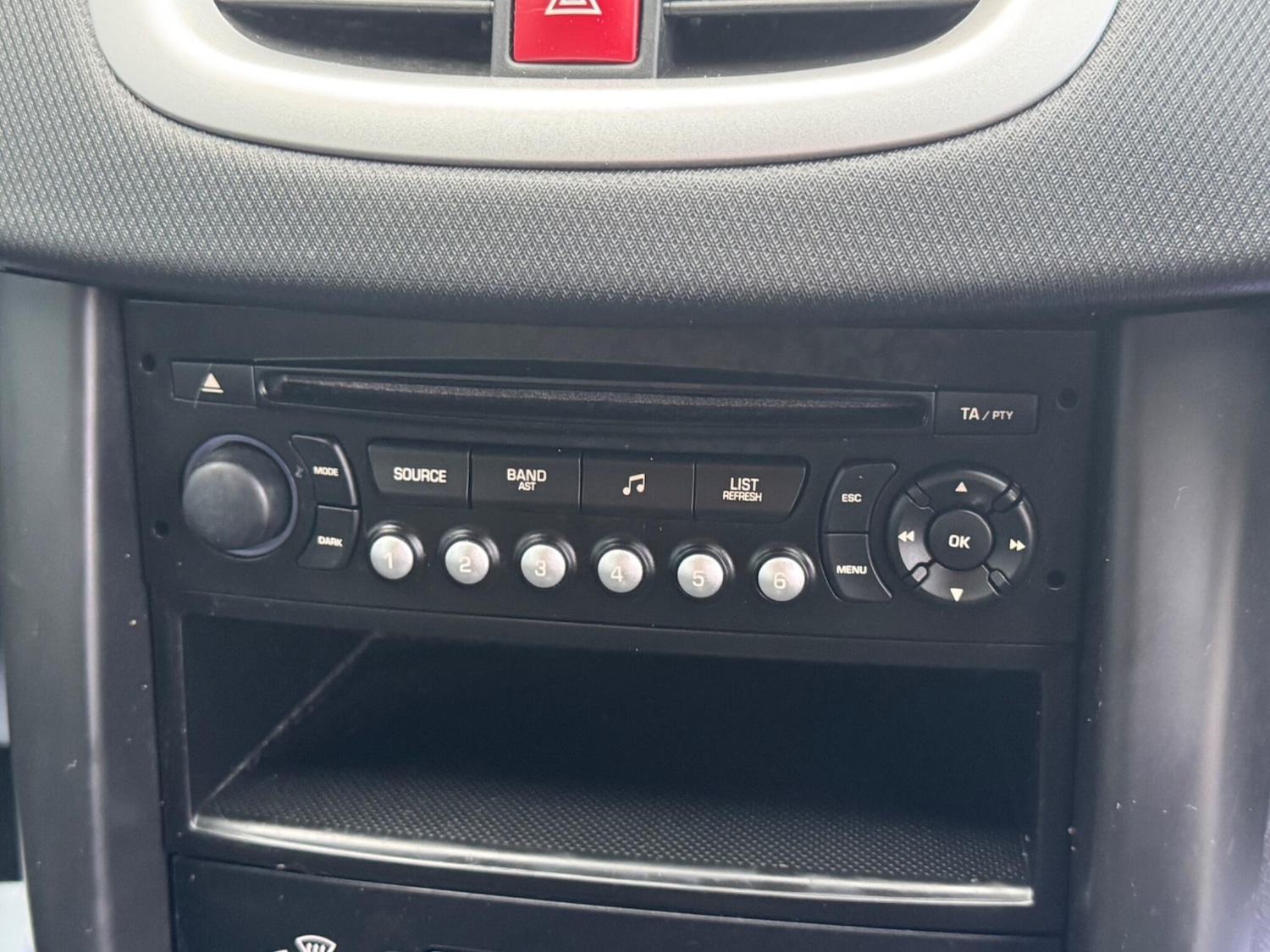 Used Peugeot 207 2010 for sale - 76620533: Photo 29