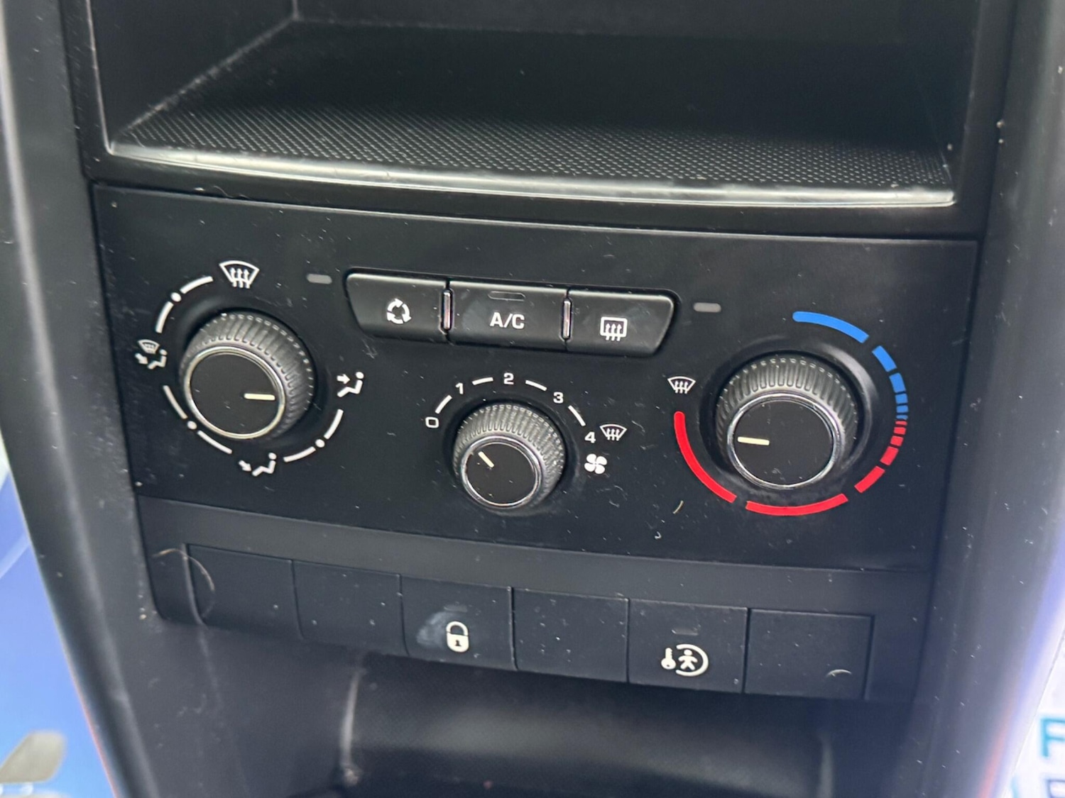 Used Peugeot 207 2010 for sale - 76620533: Photo 30