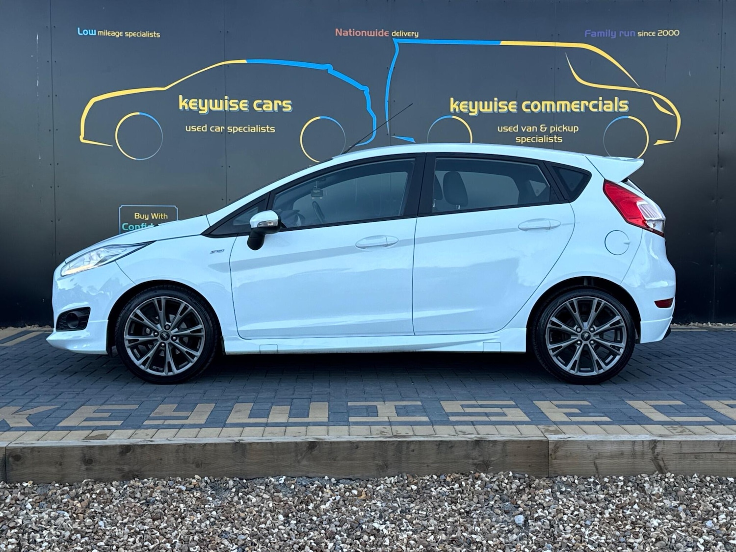 Used Ford Fiesta 2017 for sale - 76644856: Photo 2