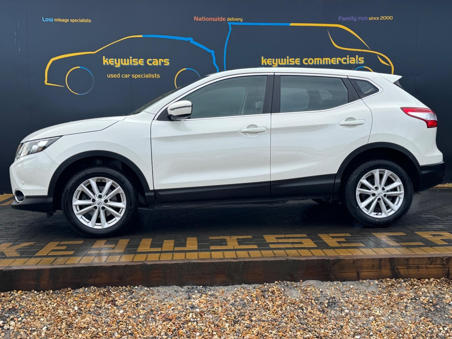 Used Nissan Qashqai 2017 for sale - 77537601: Photo 2