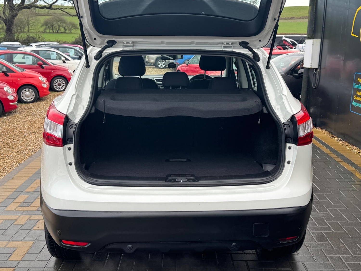 Used Nissan Qashqai 2017 for sale - 77537601: Photo 25