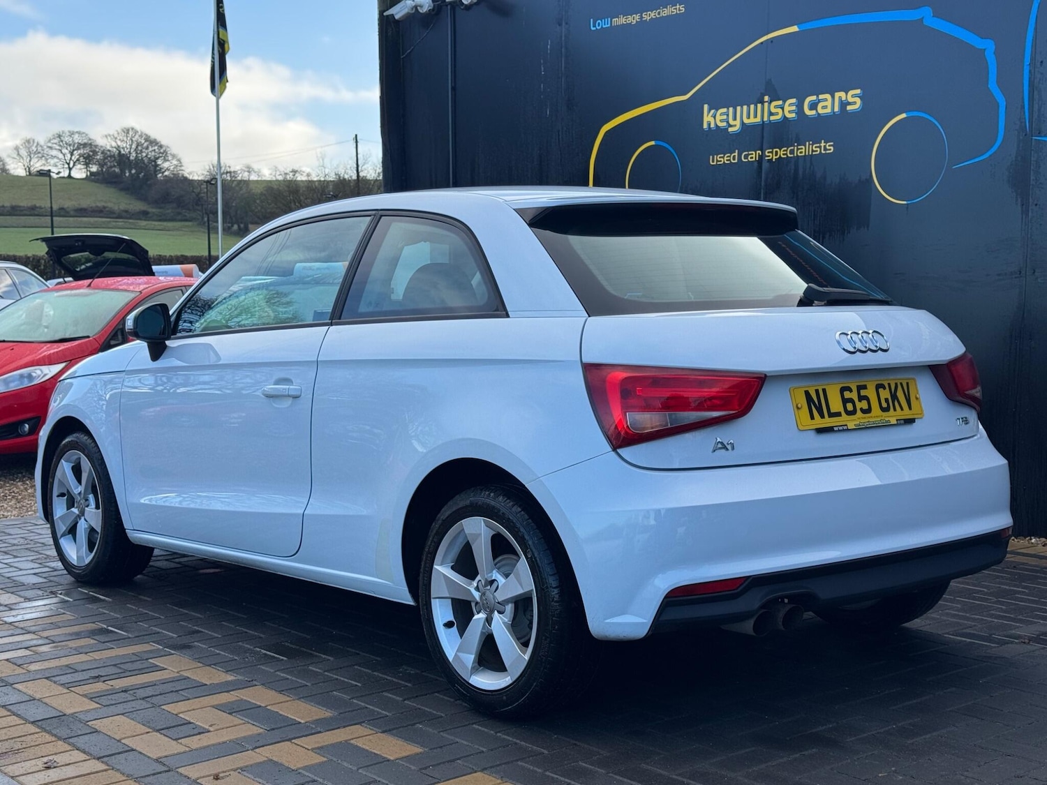 Used Audi A1 2015 for sale - 77229357: Photo 2