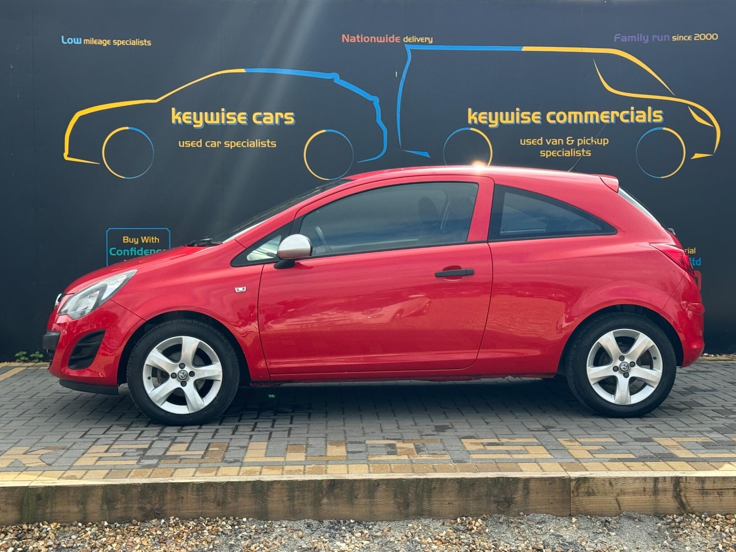 Used Vauxhall Corsa 2013 for sale - 77737652: Photo 2