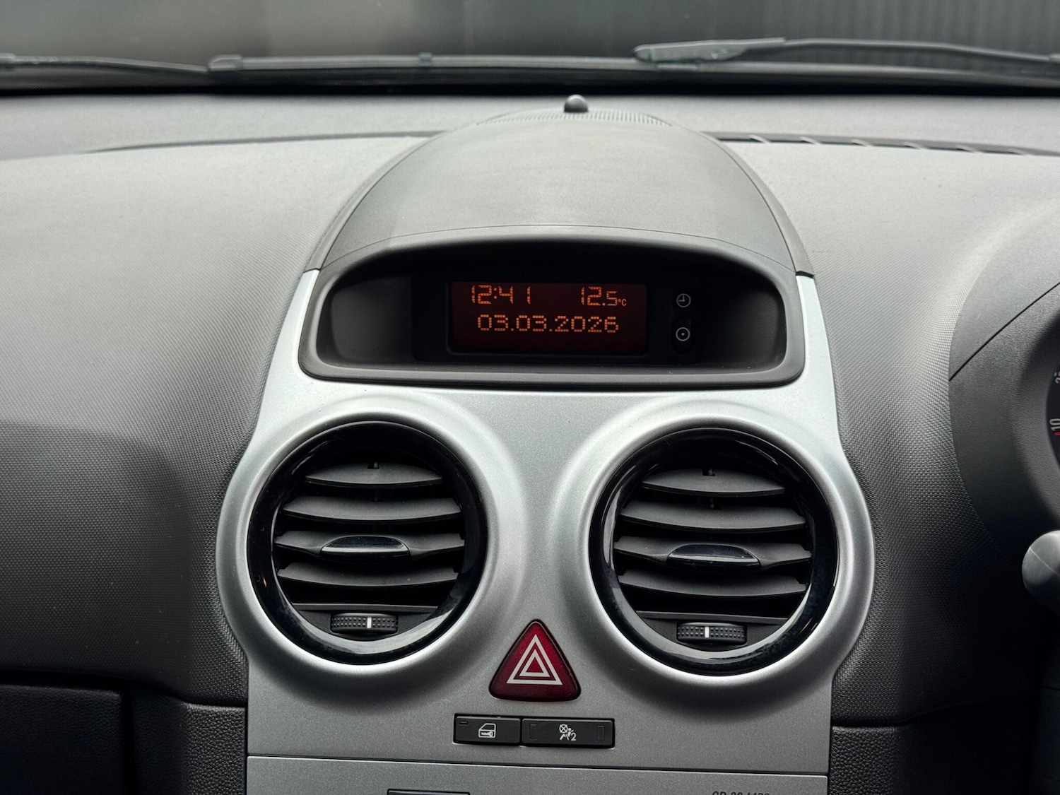 Used Vauxhall Corsa 2013 for sale - 77737652: Photo 28