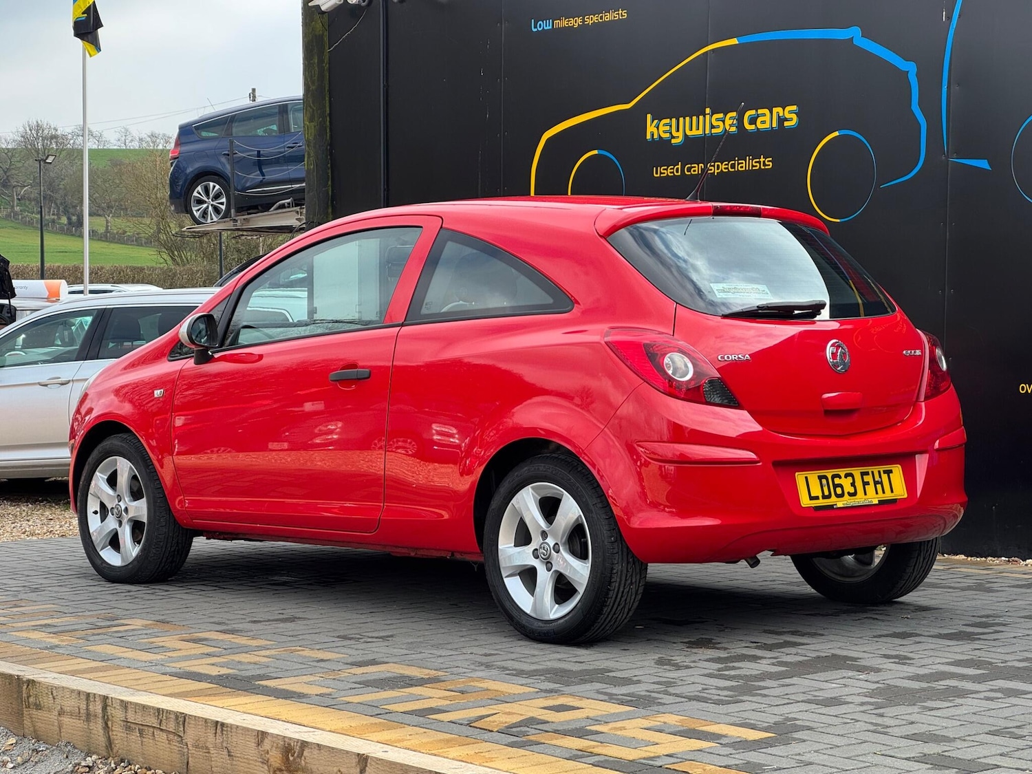Used Vauxhall Corsa 2013 for sale - 77737652: Photo 3