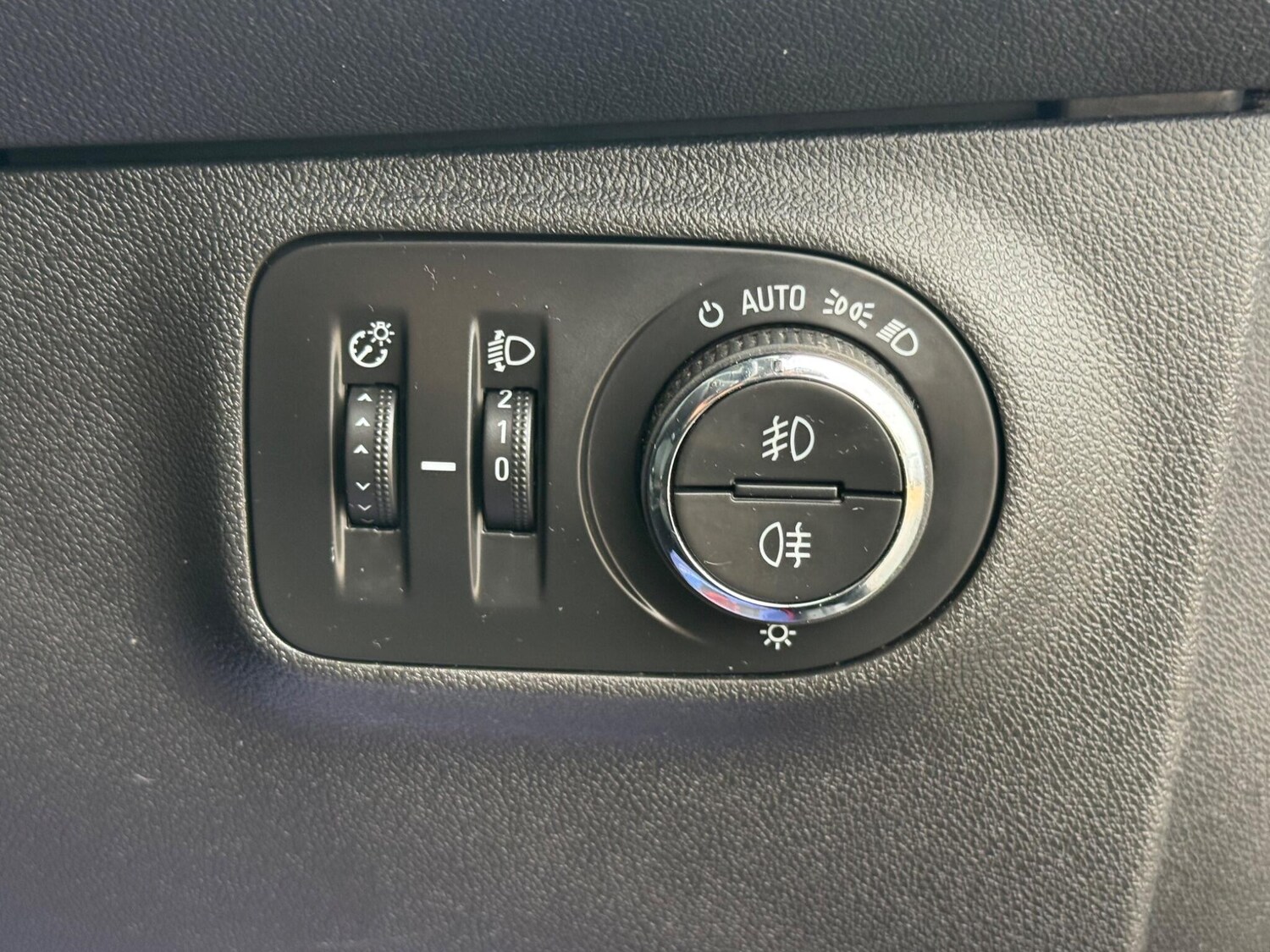 Used Vauxhall Corsa 2015 for sale - 76306819: Photo 35