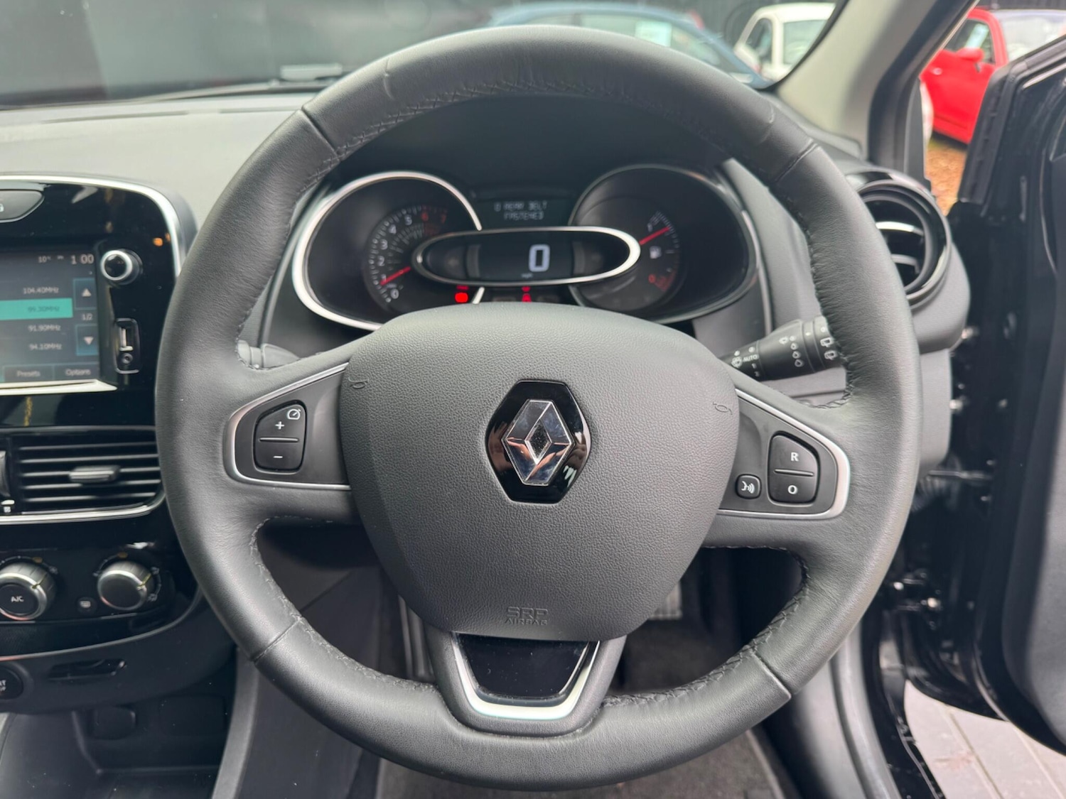 Used Renault Clio for sale - 77290586: Photo 27