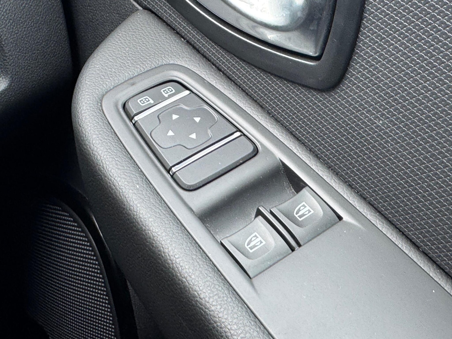 Used Renault Clio for sale - 77290586: Photo 37