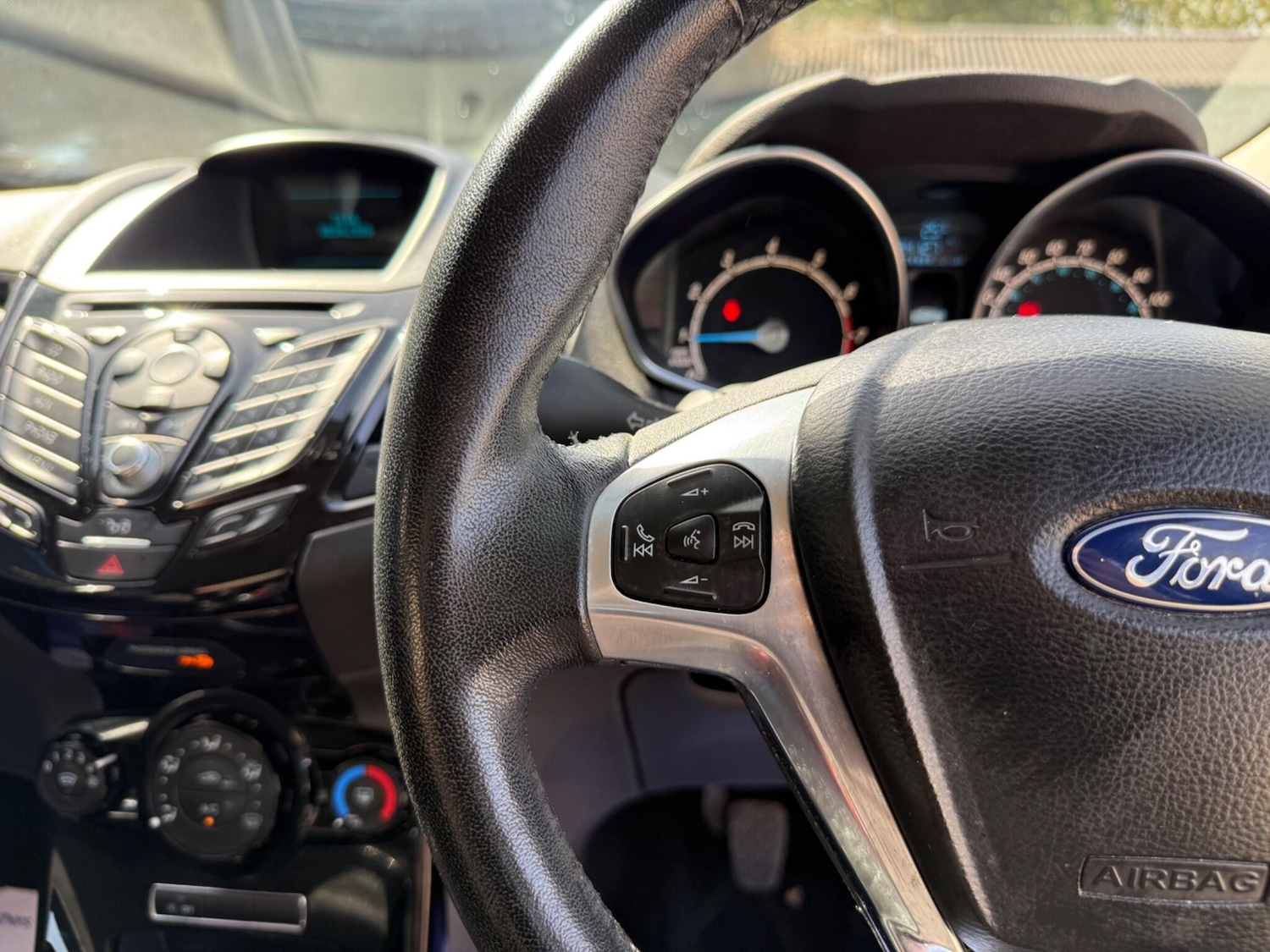 Used Ford Fiesta 2015 for sale - 78170325: Photo 31