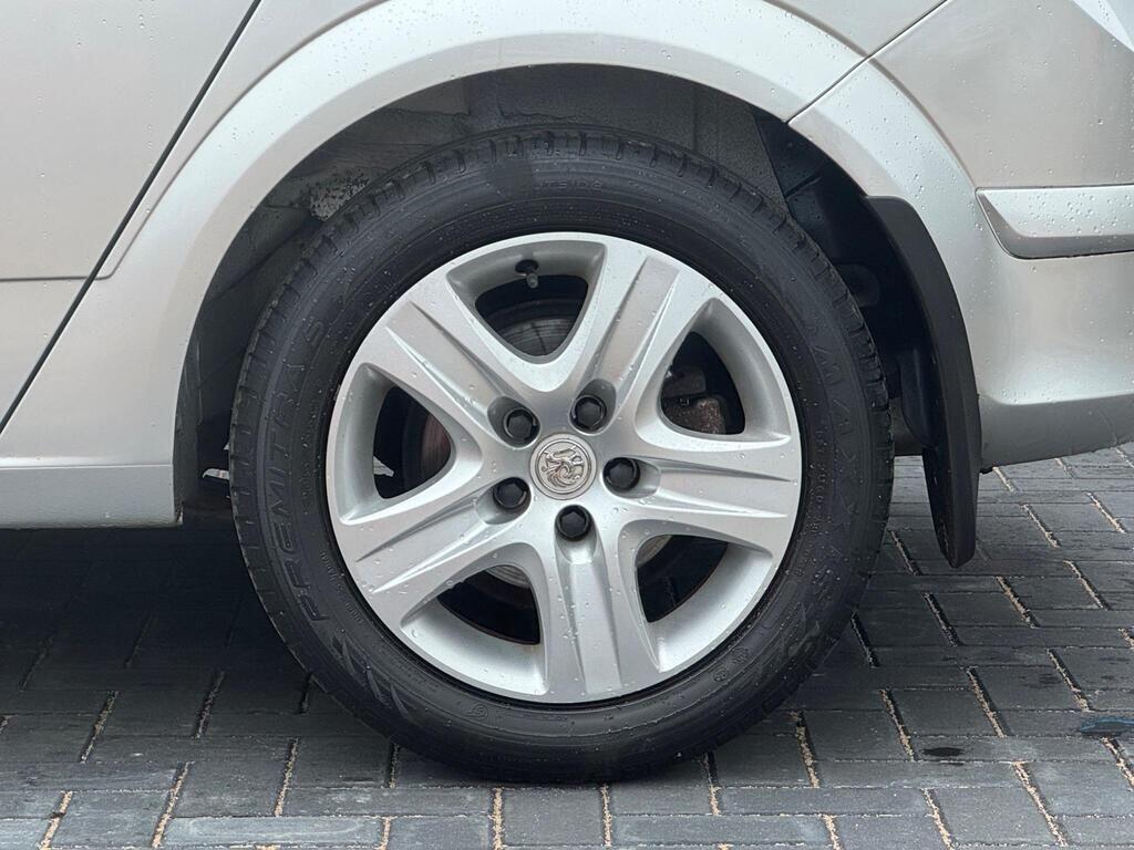 Used Vauxhall Astra 2010 for sale - 76988919: Photo 11