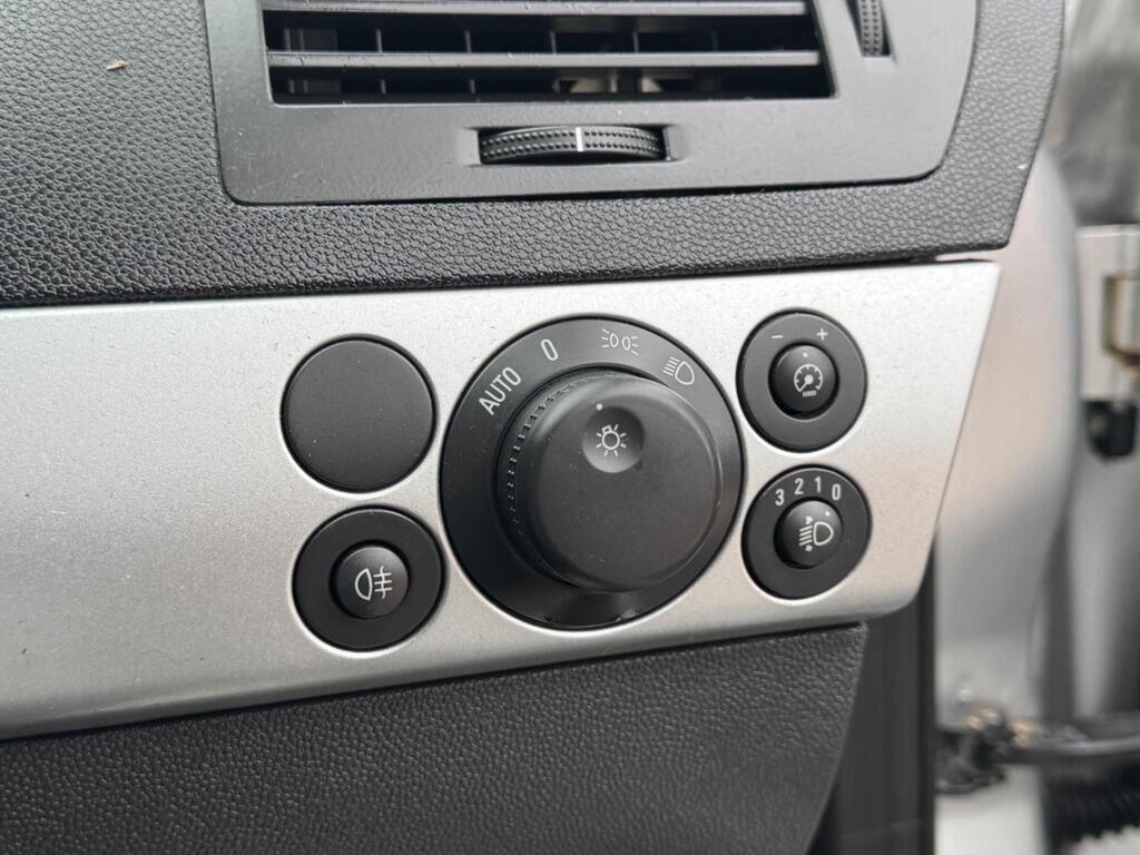 Used Vauxhall Astra 2010 for sale - 76988919: Photo 29