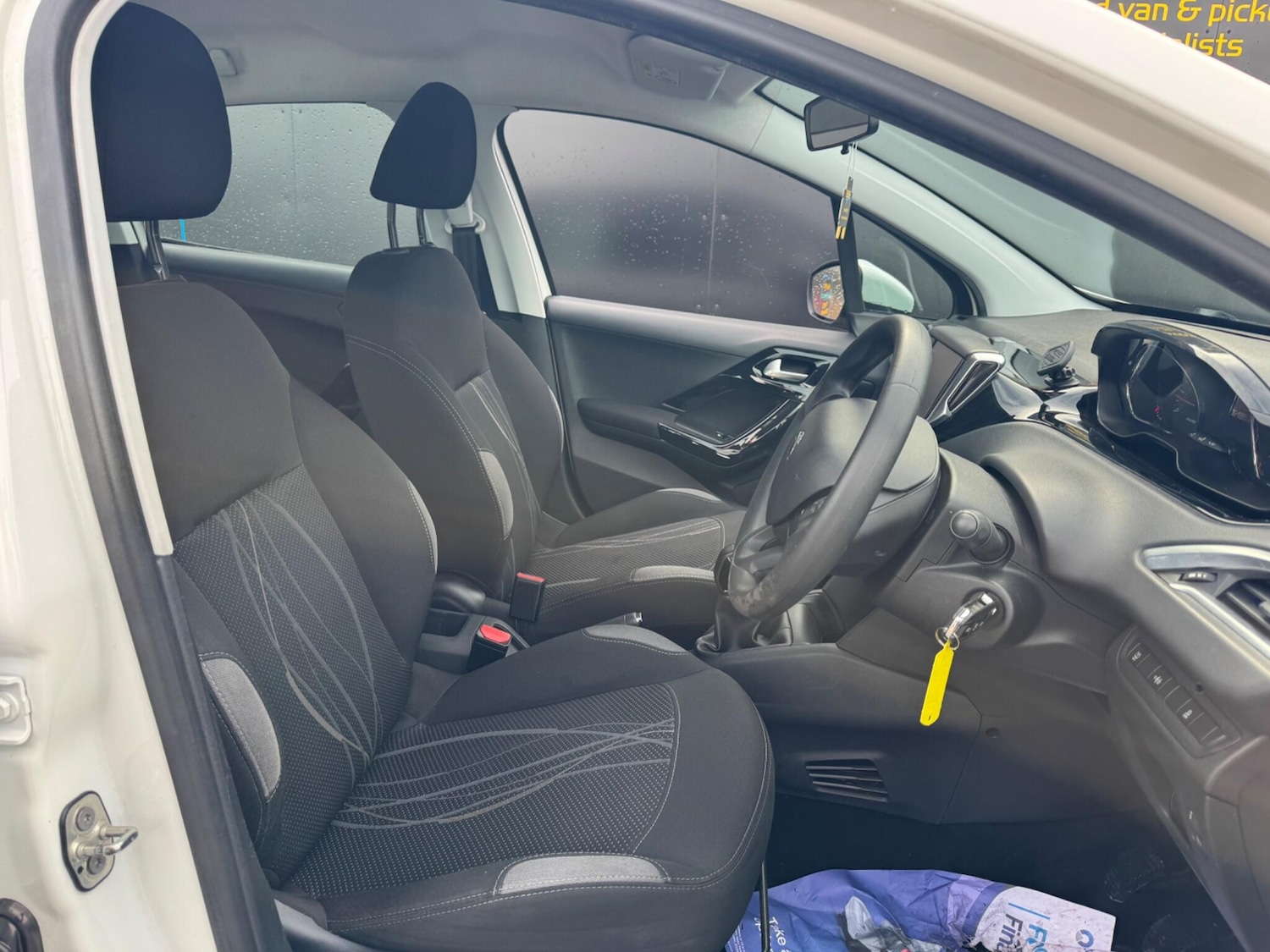 Used Peugeot 208 2015 for sale - 77883459: Photo 13