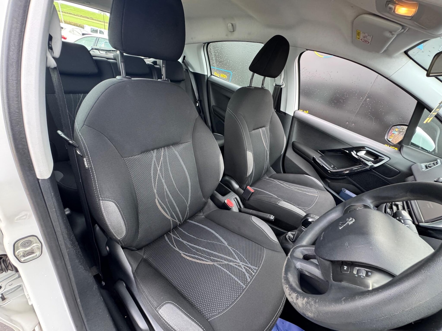 Used Peugeot 208 2015 for sale - 77883459: Photo 15