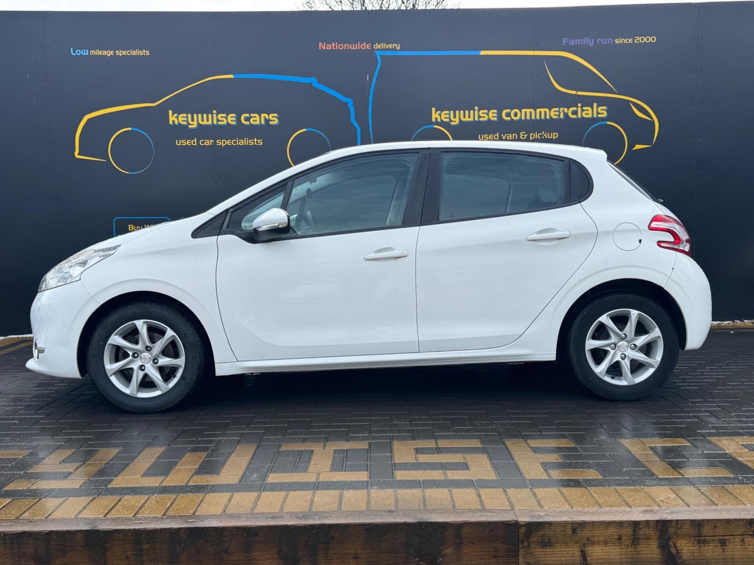 Used Peugeot 208 2015 for sale - 77883459: Photo 2