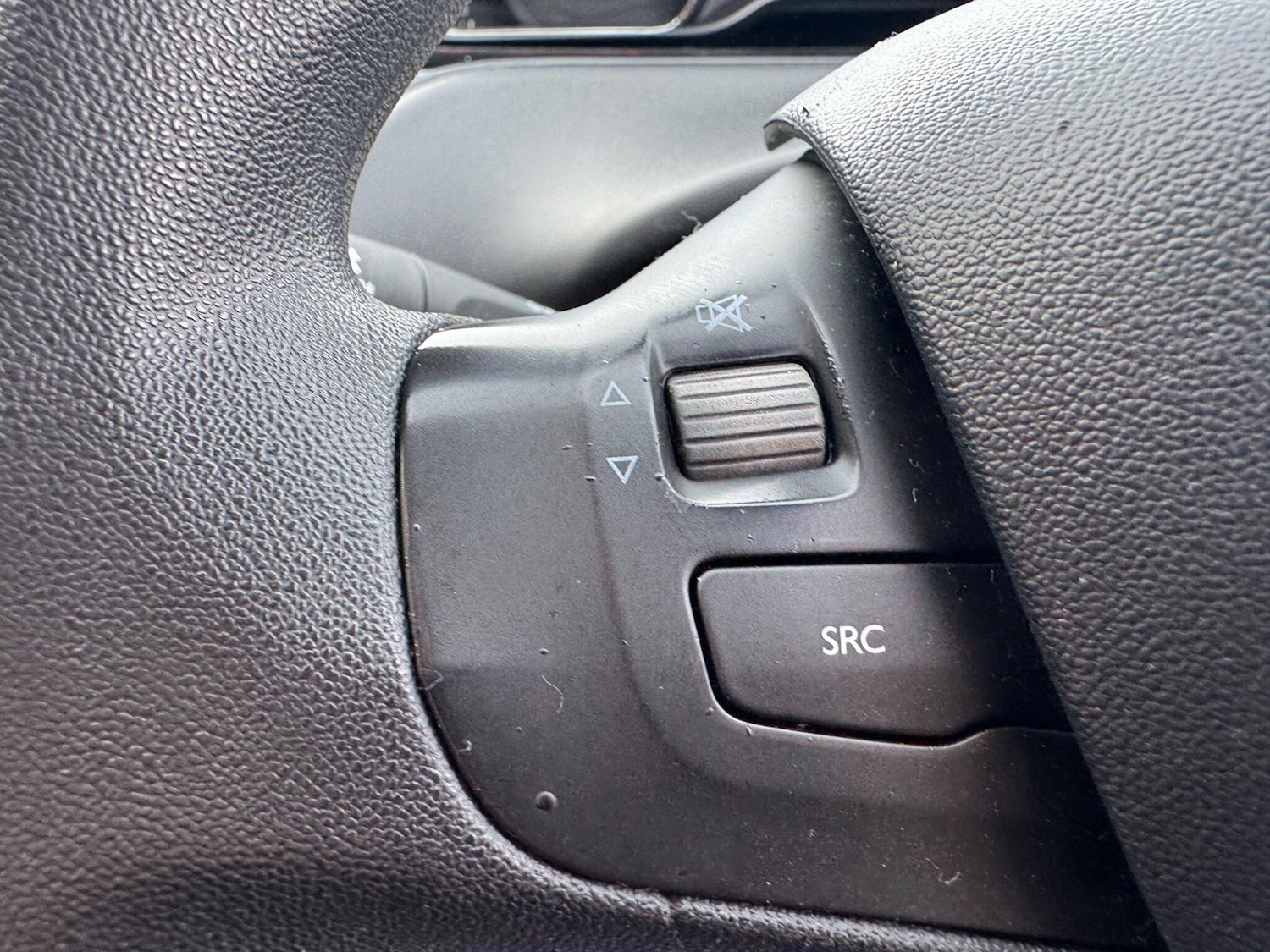 Used Peugeot 208 2015 for sale - 77883459: Photo 23