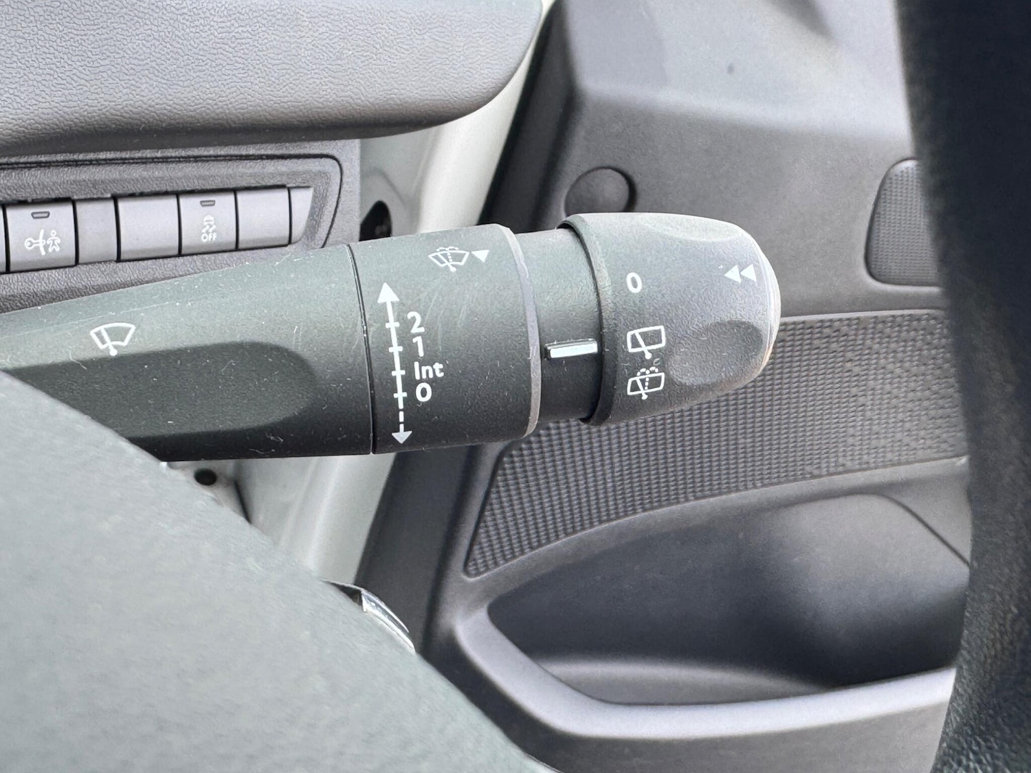 Used Peugeot 208 2015 for sale - 77883459: Photo 25