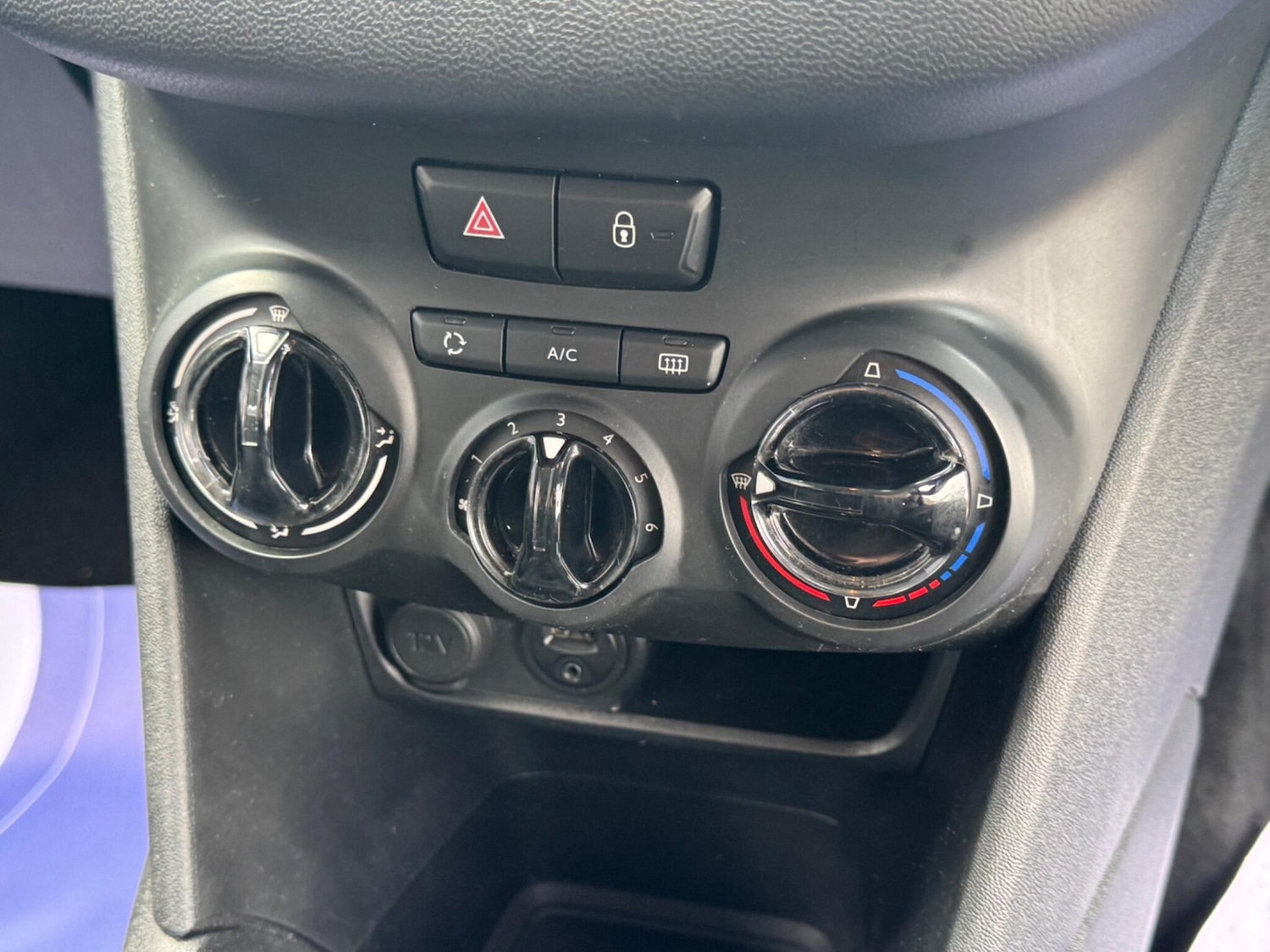 Used Peugeot 208 2015 for sale - 77883459: Photo 27